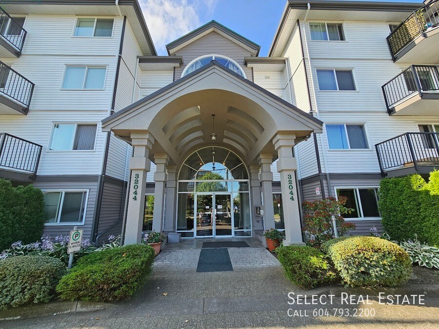 32044 Old Yale Rd in Abbotsford, BC - Building Photo