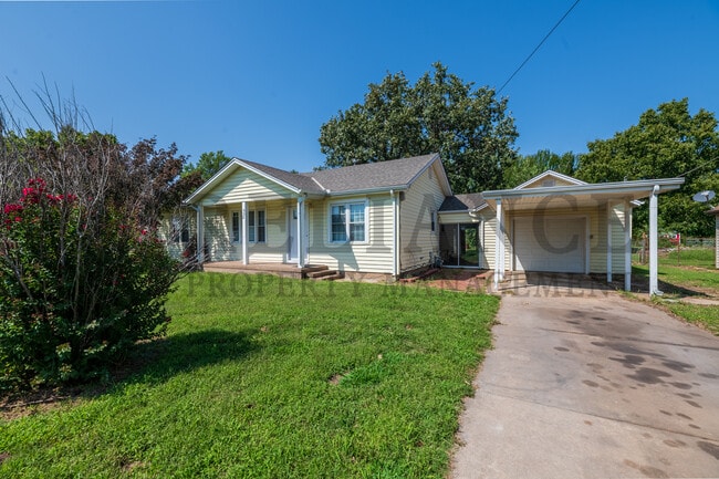 902 W Wallingford St in Wichita, KS - Building Photo - Building Photo