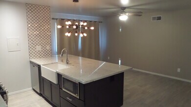 72675 Thrush Rd, Unit #4 in Palm Desert, CA - Foto de edificio - Building Photo