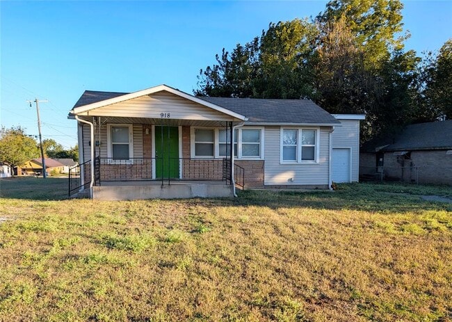 property at 918 W Hayes St