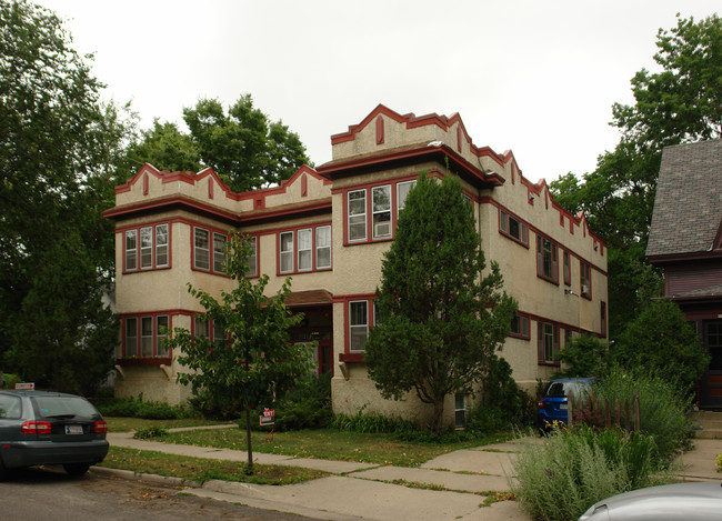 212 W 37th St in Minneapolis, MN - Building Photo - Building Photo