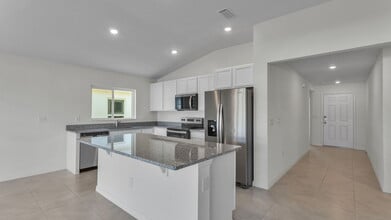 809 Wedgewood St in Lake Wales, FL - Foto de edificio - Building Photo