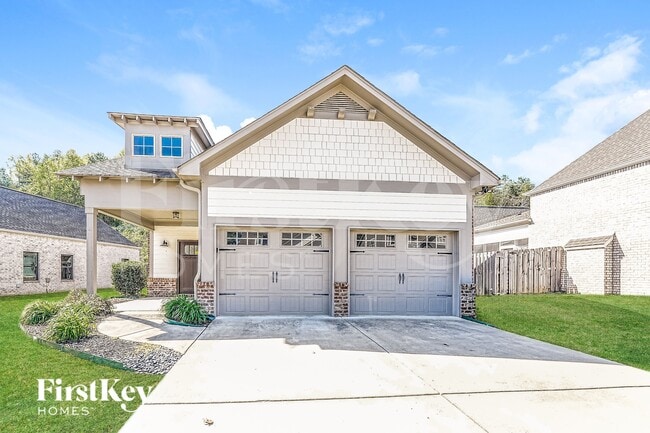 property at 1402 Woodridge Pl