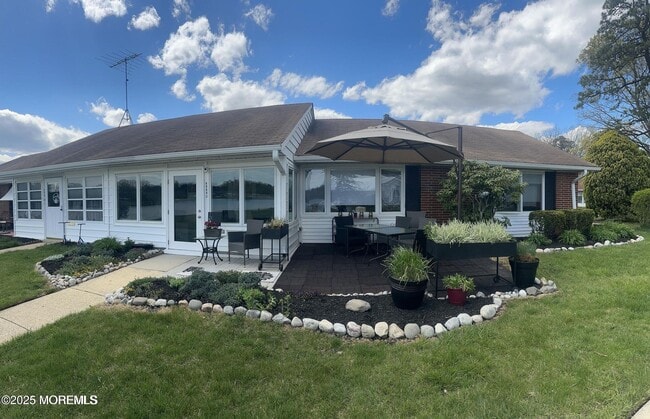 696 Plymouth Dr in Lakewood, NJ - Building Photo - Building Photo