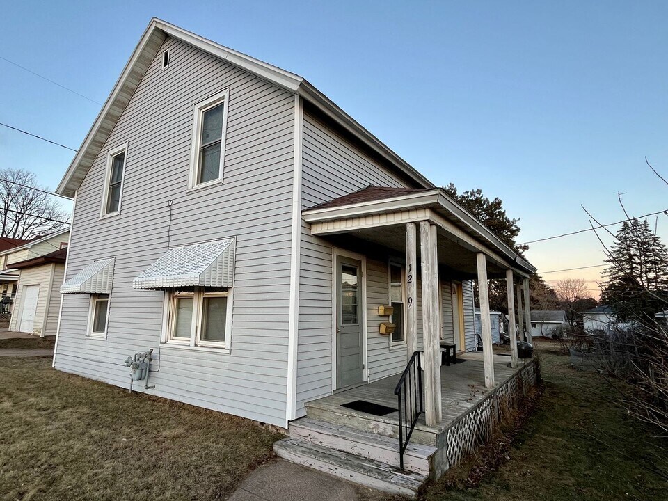 1209 Cleveland Ave in Wausau, WI - Building Photo