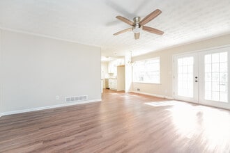 4136 Moore Rd in Ellenwood, GA - Foto de edificio - Building Photo