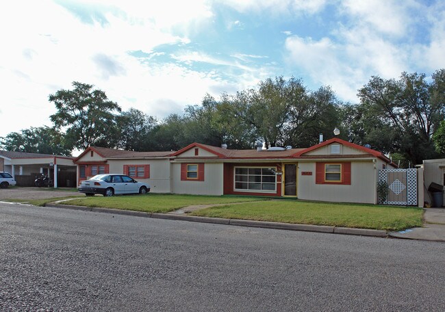 4205 16th St in Lubbock, TX - Foto de edificio - Building Photo