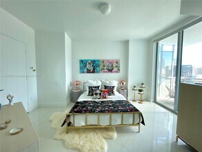 350 S Miami Ave, Unit 1103 in Miami, FL - Building Photo - Building Photo