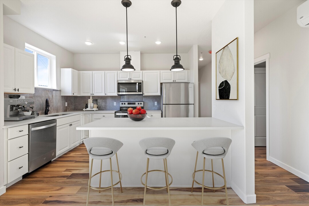 Bonneville Apartments in Kennewick, WA - Building Photo