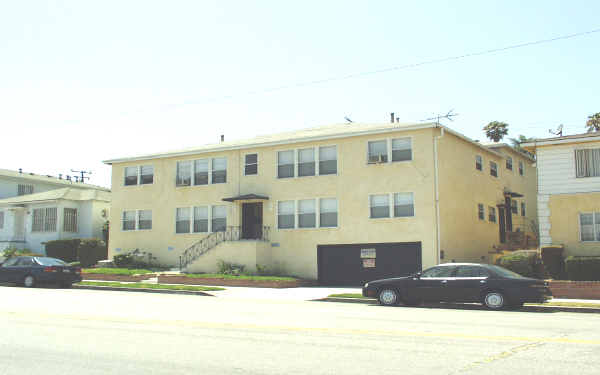 5843 Overhill Dr in Los Angeles, CA - Building Photo