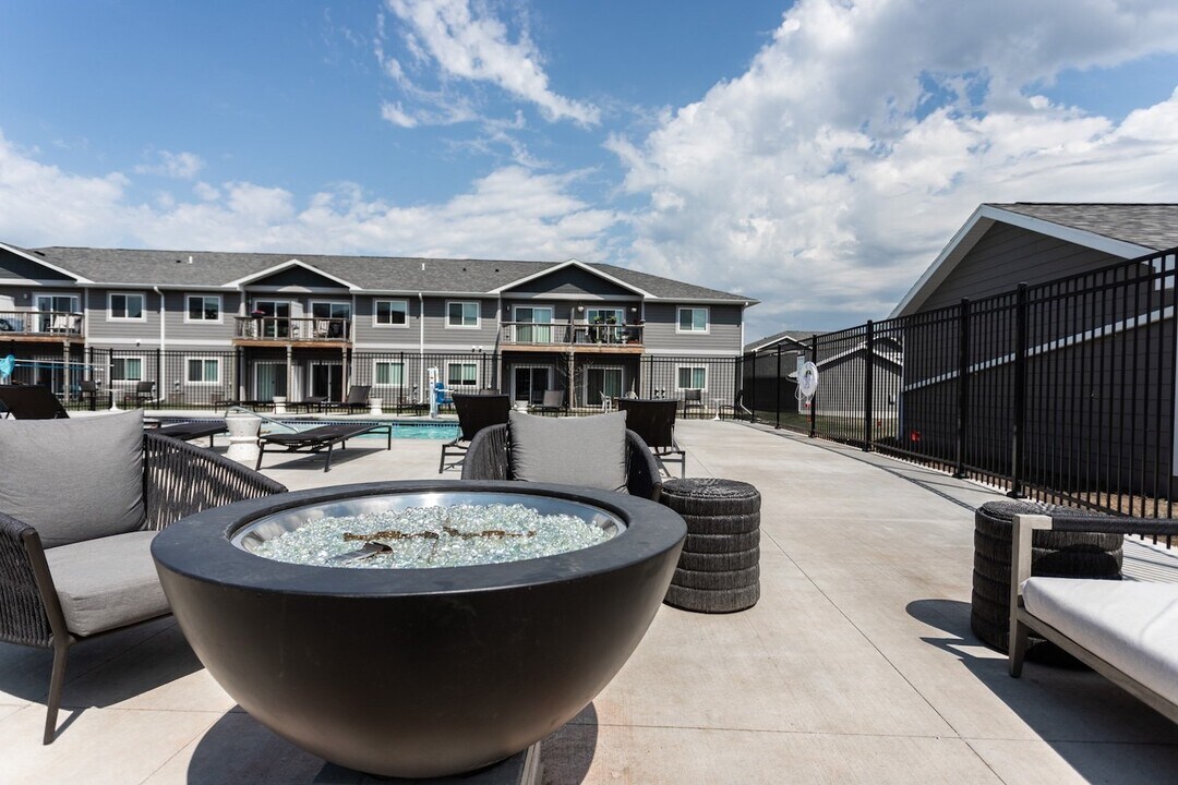 Sawyer Pointe in Harrisburg, SD - Building Photo
