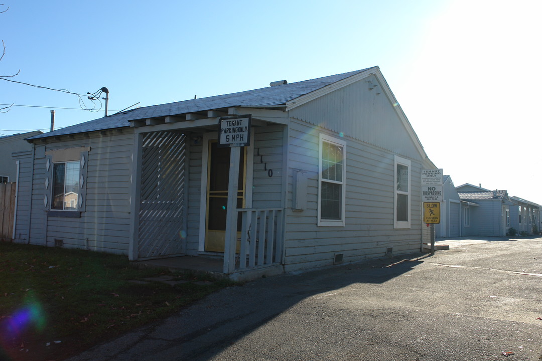 1110 N Sanborn Rd in Salinas, CA - Building Photo