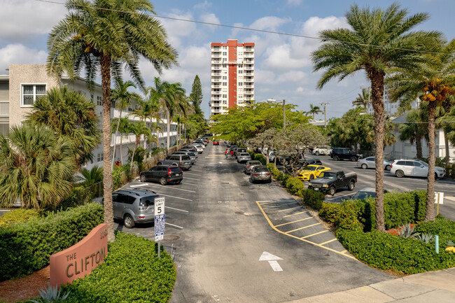 Clifton Condominiums in Hallandale Beach, FL - Building Photo - Building Photo