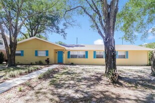 528 Crestover Dr in Tampa, FL - Building Photo