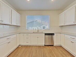 4303 Crestone Peak St in Brighton, CO - Foto de edificio - Building Photo