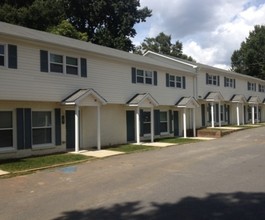 Wallace Townhomes in Charlotte, NC - Building Photo - Building Photo