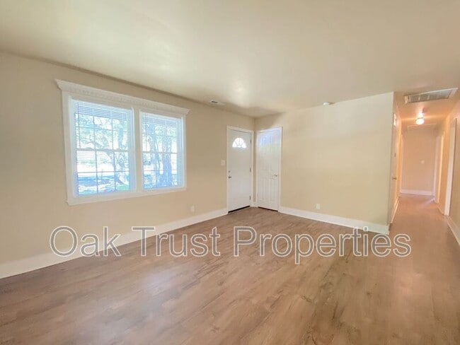 1227 Mathis Ferry Rd in Mount Pleasant, SC - Building Photo - Building Photo