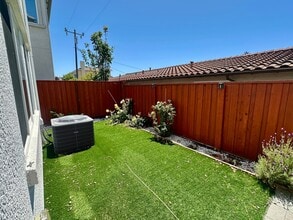 70 Mountainside Wy in Hayward, CA - Building Photo - Building Photo
