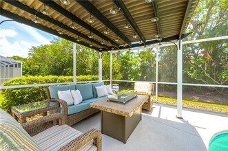 1507 Vintage Ln in Naples, FL - Foto de edificio - Building Photo