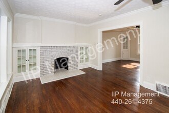 2127 Rossmoor Rd in Cleveland Heights, OH - Building Photo - Building Photo