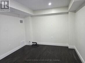 26 Openbay Gardens in Brampton, ON - Building Photo - Building Photo