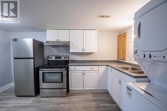 property at 32 Grove St W