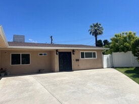16349 Flanders St in Los Angeles, CA - Building Photo