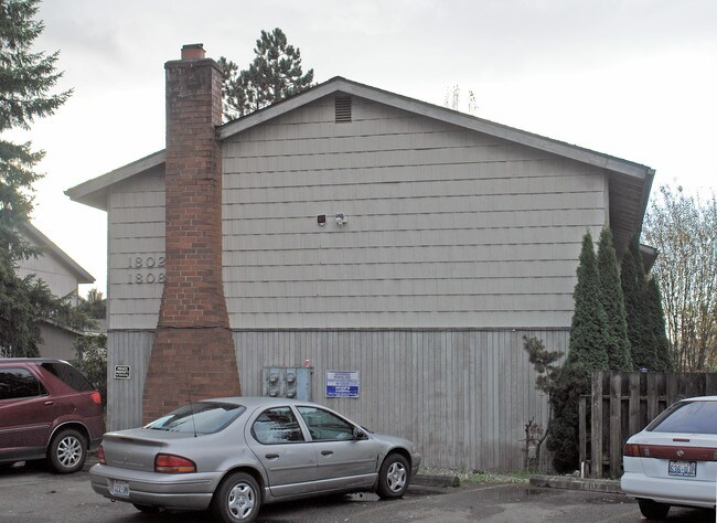 1802-1808 54th Street Ct E in Sumner, WA - Foto de edificio - Building Photo