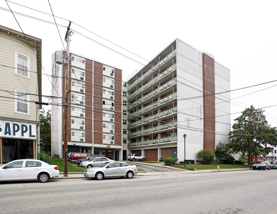 60 Charlton in Southbridge, MA - Foto de edificio