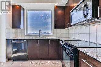 181-1181 Wynford Dr in Toronto, ON - Building Photo - Building Photo
