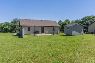 7927 Cedar Grove Rd in Cross Plains, TN - Building Photo - Building Photo