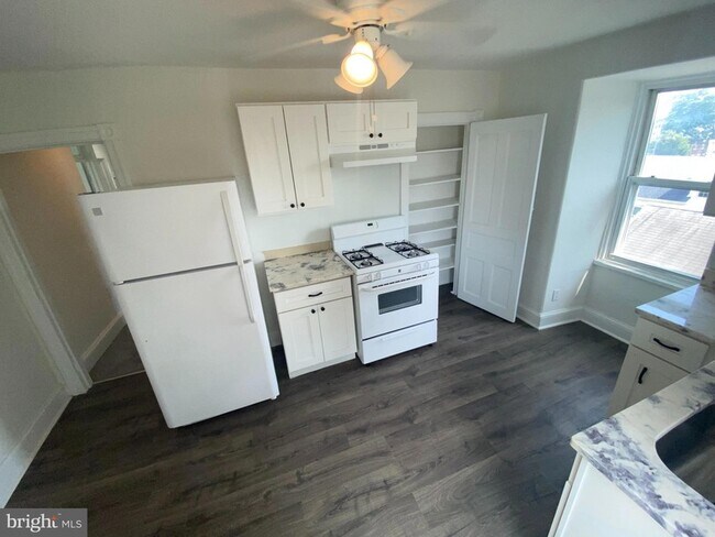 127 Saude Ave in Essington, PA - Building Photo - Building Photo