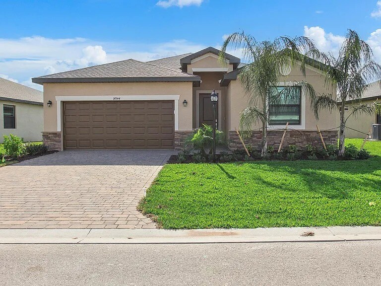 14649 Palamos Cir in Ft. Myers, FL - Building Photo