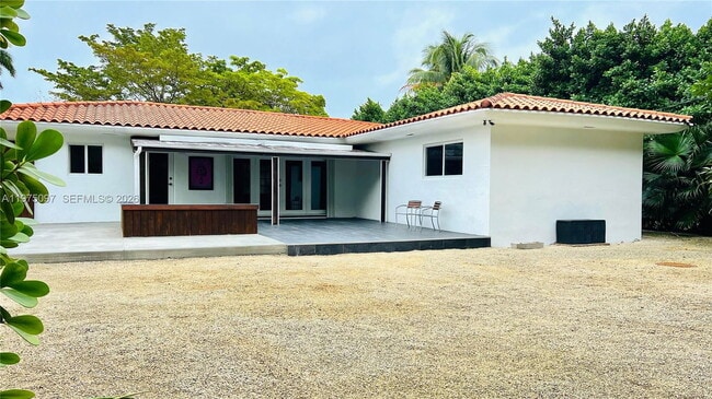 10610 NE 11th Ave in Miami Shores, FL - Building Photo - Building Photo