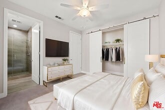 4393 Paxton Pl in Calabasas, CA - Building Photo - Building Photo