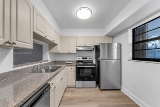 10825 SW 112th Ave in Miami, FL - Building Photo - Building Photo