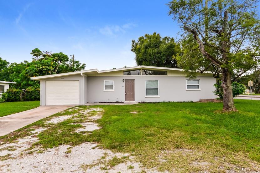 2804 Bay St in Sarasota, FL - Building Photo