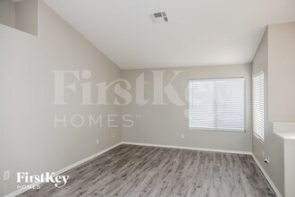 6270 Bruma Ave, Unit 0405 in Las Vegas, NV - Building Photo - Building Photo