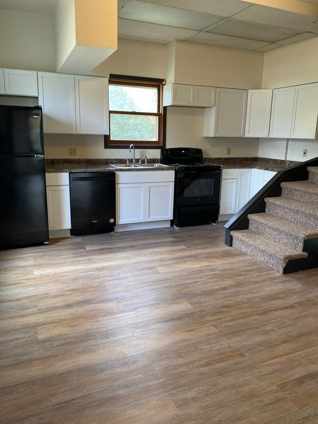 902 E Kemp Ave in Watertown, SD - Building Photo - Building Photo