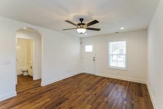 658 19th Ave W in Springfield, TN - Foto de edificio - Building Photo