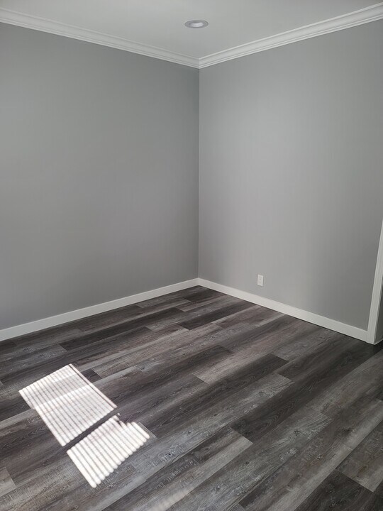 105 Roswell Ave in Long Beach, CA - Building Photo