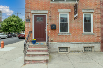 842 N 19th St in Philadelphia, PA - Building Photo - Building Photo