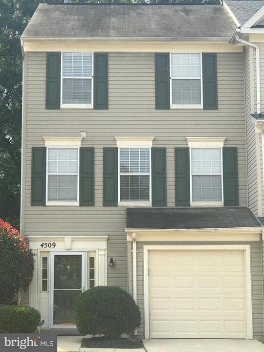 4509 Harwich Terrace in Upper Marlboro, MD - Foto de edificio