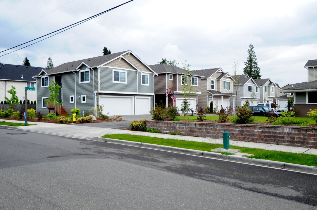 612-618 105th St SW in Everett, WA - Foto de edificio