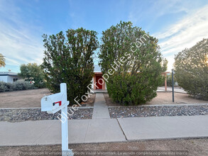 3958 E Desmond Ln in Tucson, AZ - Foto de edificio - Building Photo