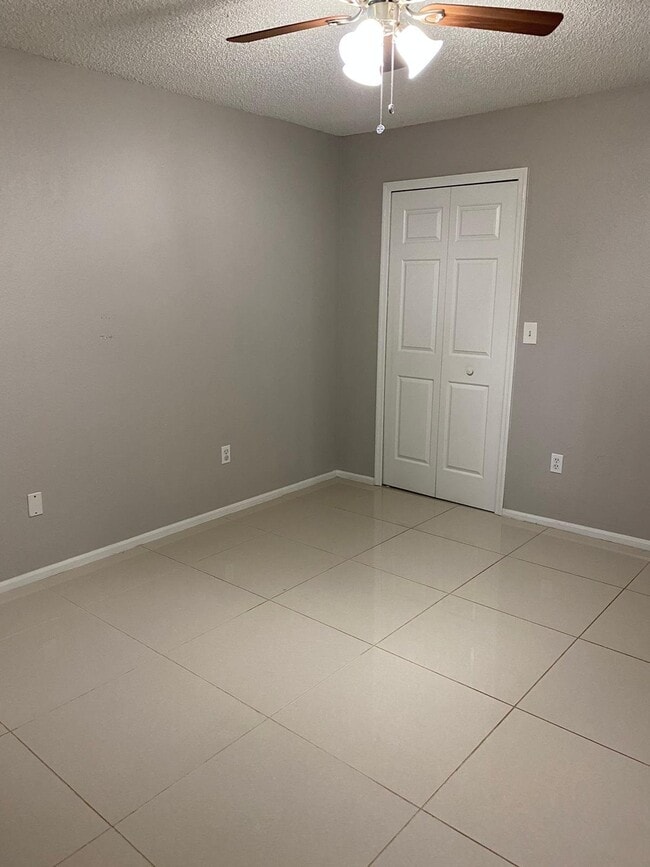 5124 Park Central Dr, Unit 517 in Orlando, FL - Building Photo - Building Photo