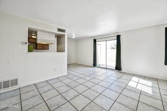 4623 E Southgate Ave in Phoenix, AZ - Building Photo - Building Photo