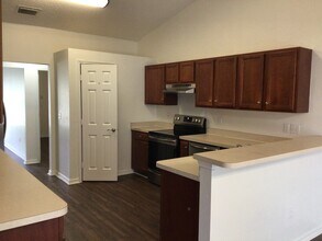 1001 SW Hamrock Ave in Port St. Lucie, FL - Building Photo - Building Photo