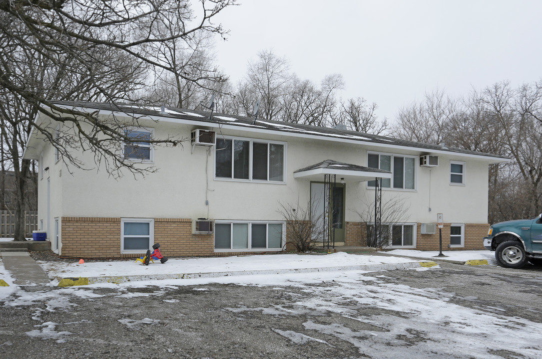 27-31 97th Ave NW in Coon Rapids, MN - Foto de edificio