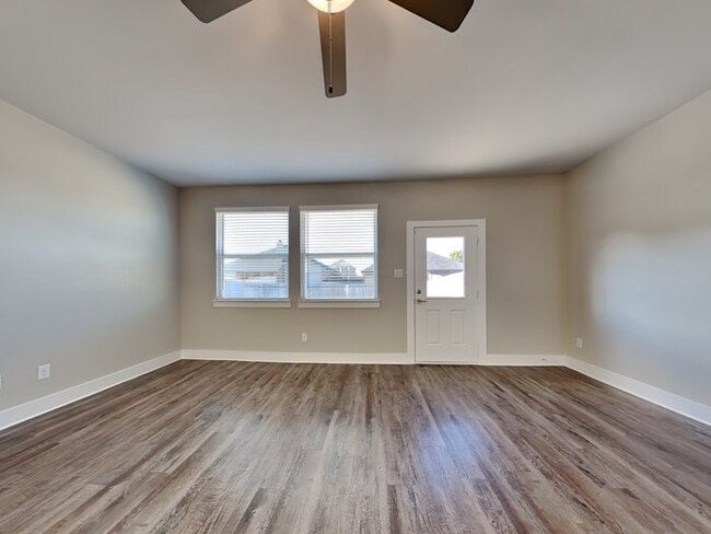 1419 Marvin Gardens in Lancaster, TX - Foto de edificio - Building Photo